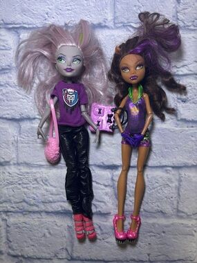 Monster High High Power Ghoul Wonder Wolf Clawdeen Moanica D'Kay Lot of 2 Dolls